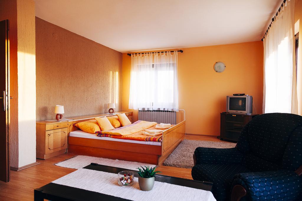 Apartmani Maraton Vukovar Oda fotoğraf